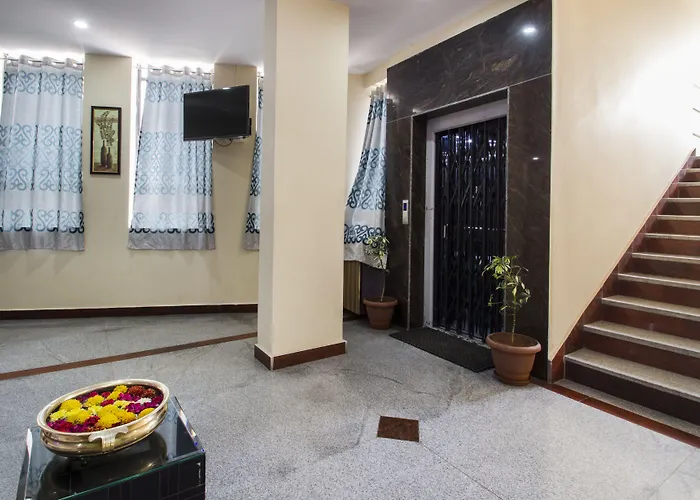 Oyo 7627 Royal Plaza Hotel