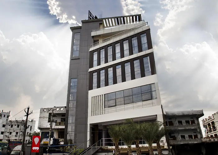 Oyo 7627 Royal Plaza Hotel